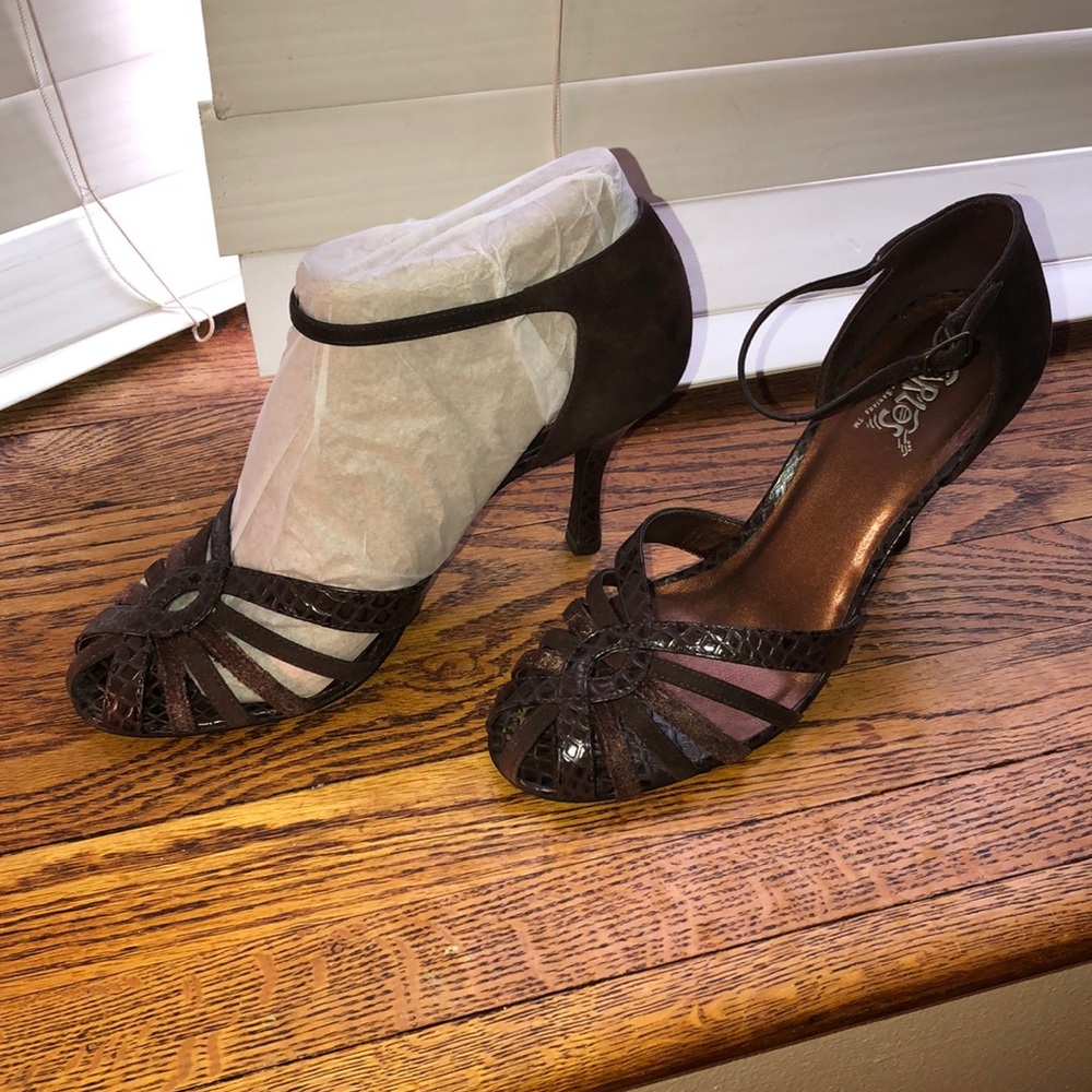 Black caged front heel!